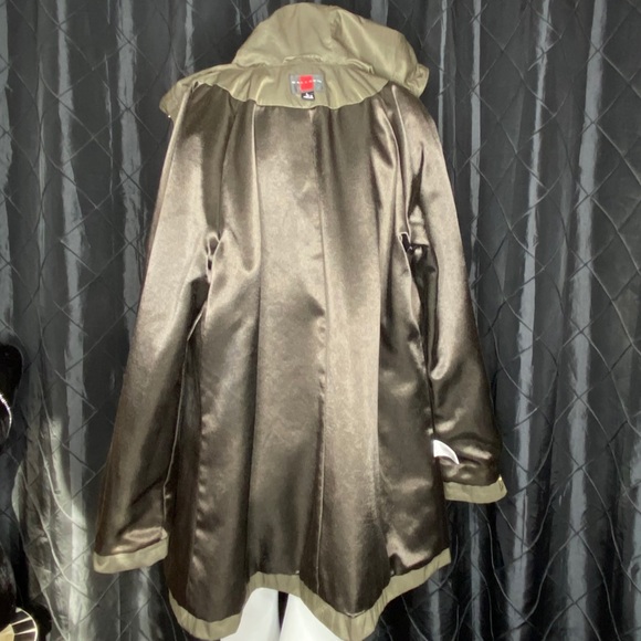 Gallery Waterproof Jacket - Picture 5 of 8